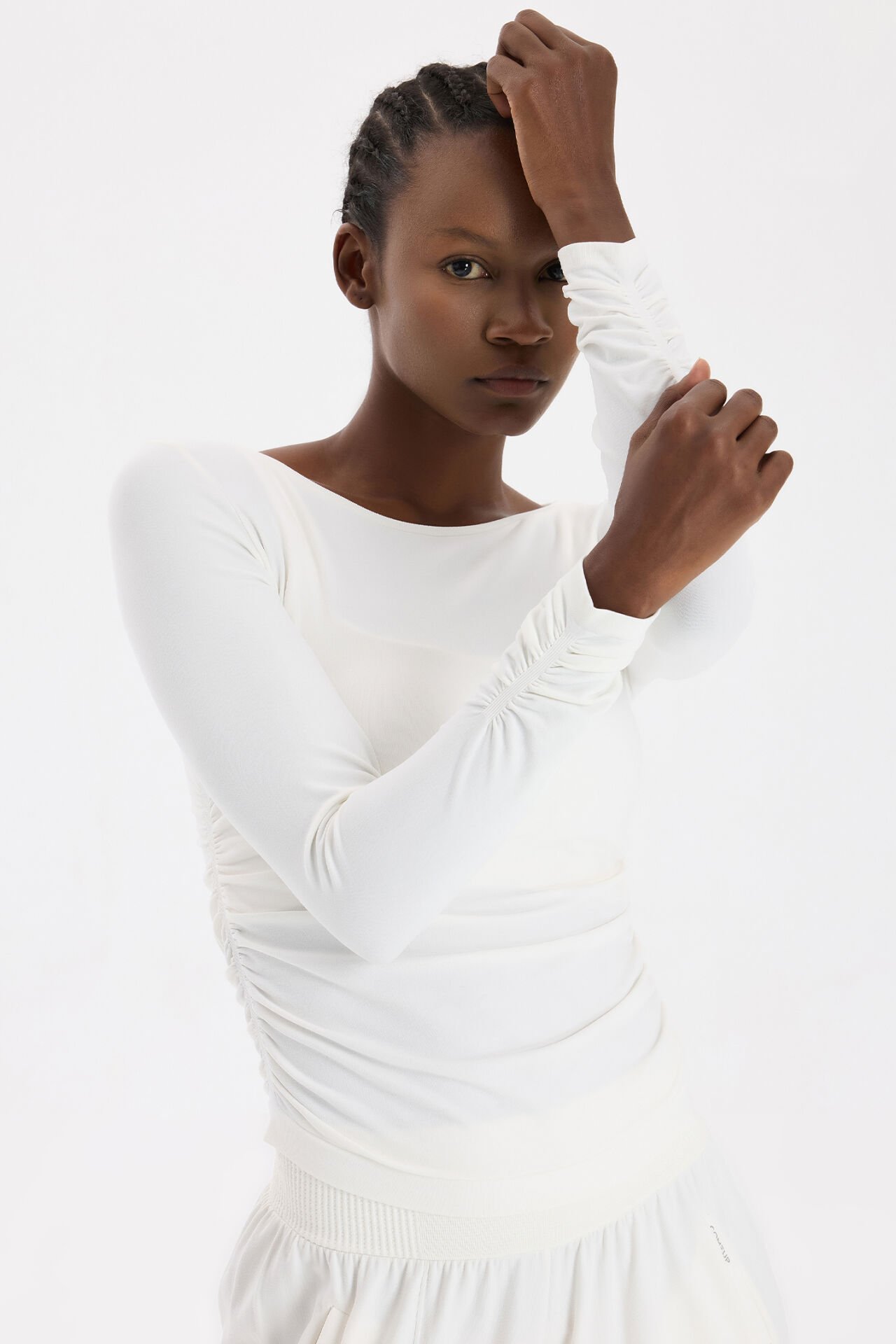 Kolları ve Yanları Büzgülü Uzun Kollu Spor Üst Kırık Beyaz