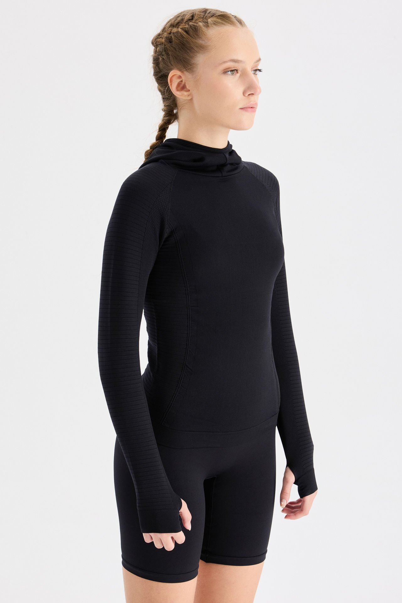 Uzun Kollu Kapüşonlu Sweatshirt Siyah