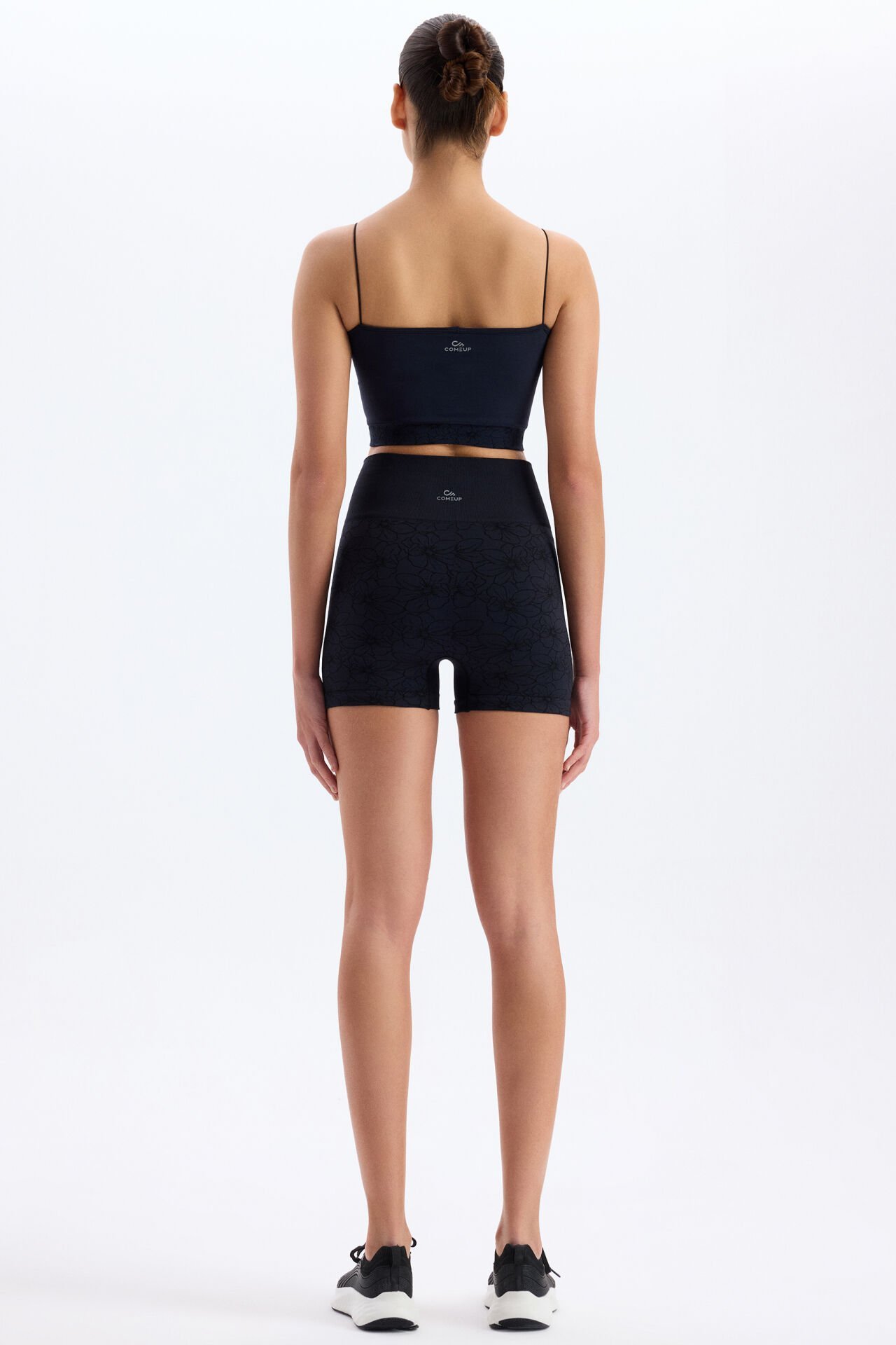 Jakarlı Çiçek Desenli Kısa Spor Şort Siyah