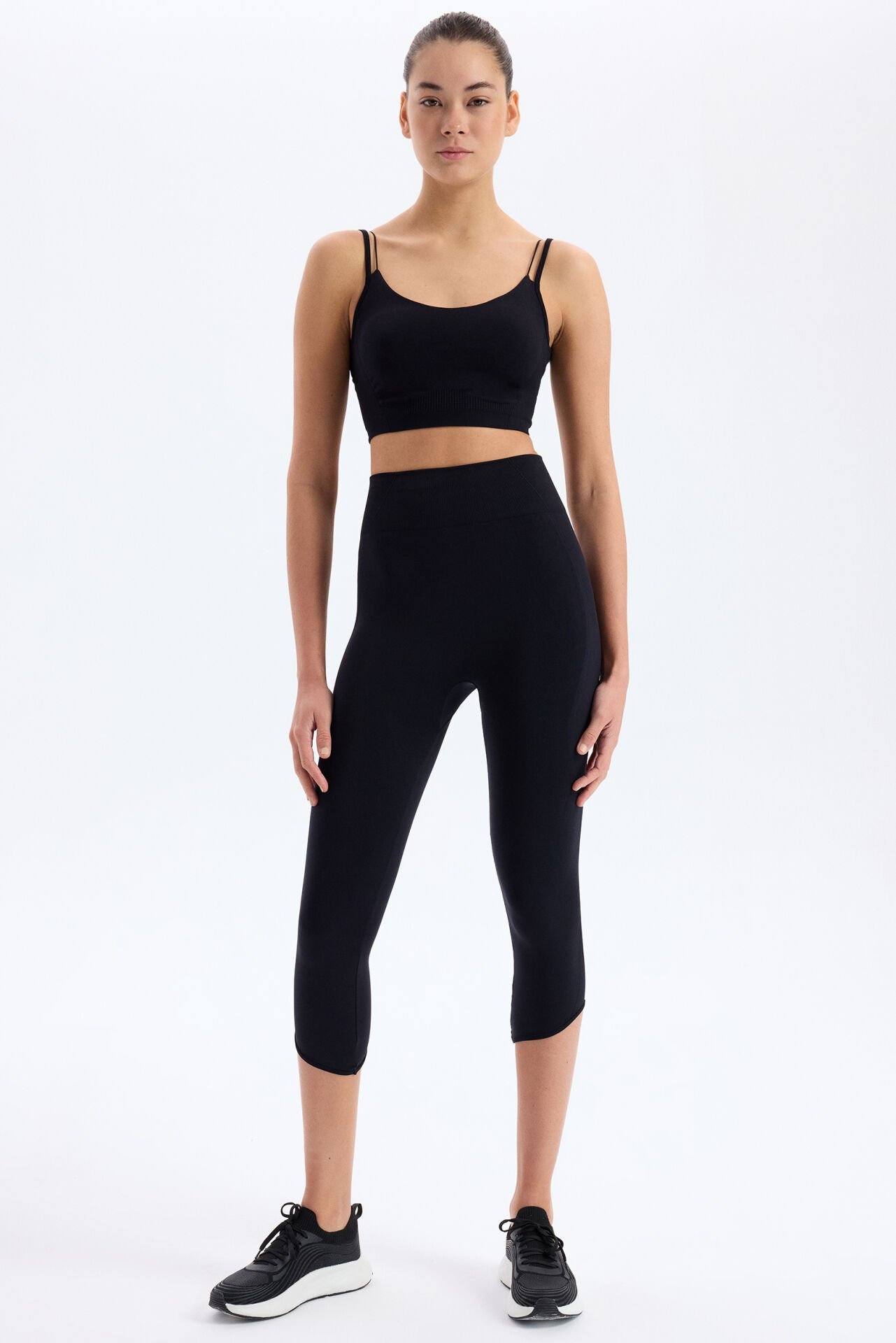 Jakar Detaylı Crop Boy Toparlayıcı Tayt Siyah