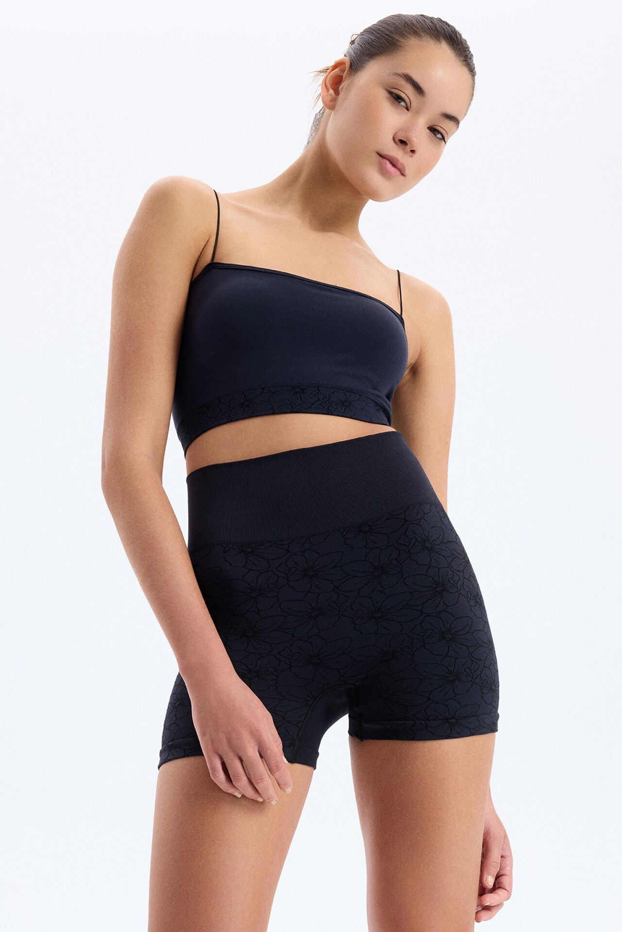 Jakarlı Çiçek Desenli İp Askılı Sporcu Bra Siyah