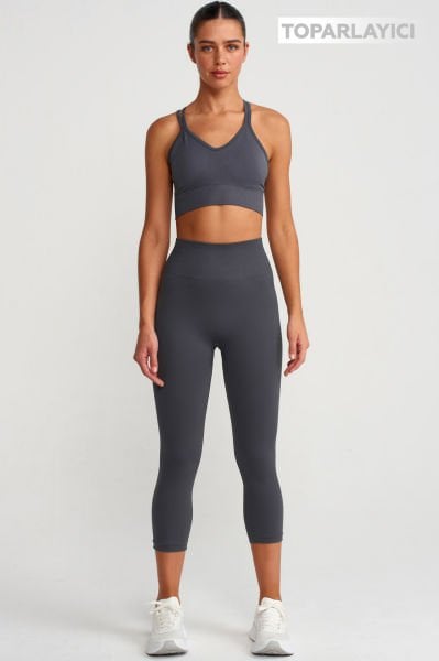 Nemis retro porno holda Politsiya mashinasi bilan jinsiy aloqa