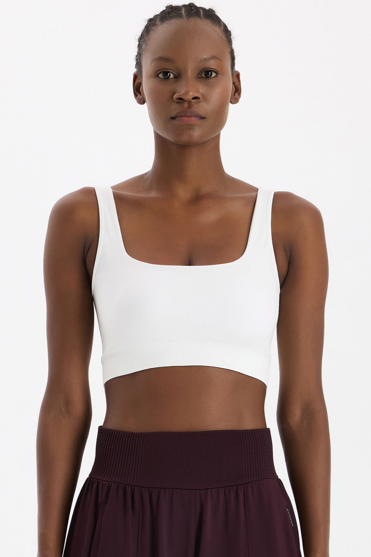 U yaka Kalın Askılı Pedli Sporcu Sütyeni Kırık Beyaz