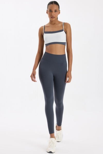 Üst Üste Geçmeli Pedli Spor Bra Kırık Beyaz/Karbon Gri