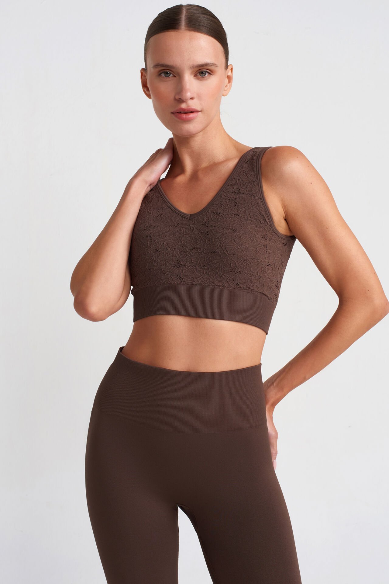 Dantel Görünümlü Pedli V Yaka Spor Sütyeni Chocolate