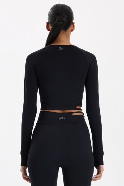 Tokalı Parmak Geçmeli Crop Top Siyah