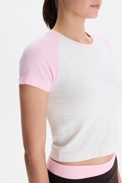 Kısa Reglan Kollu Crop Tişört Kolları Balerina Pembe Bedeni Kırık Beyaz
