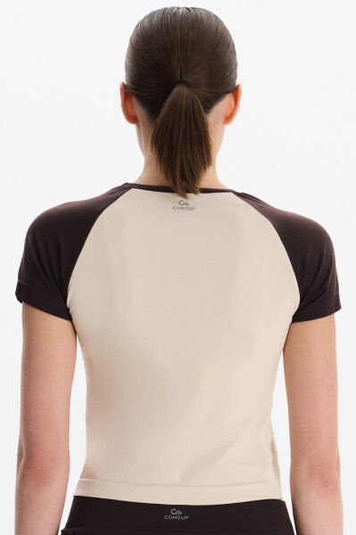 Kısa Reglan Kollu Crop Tişört Kolları Koyu Kahve Bedeni Kum Rengi