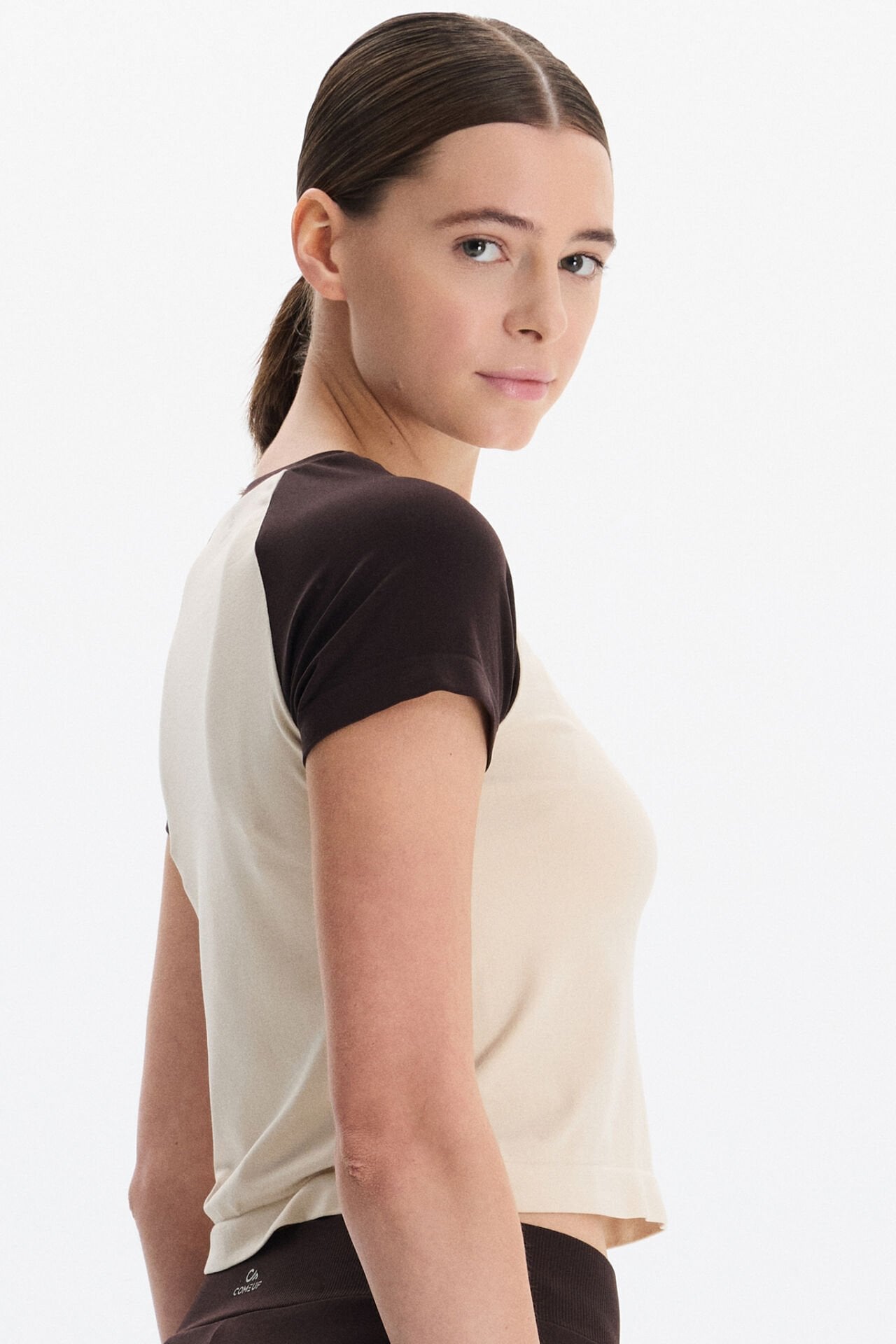 Kısa Reglan Kollu Crop Tişört Kolları Koyu Kahve Bedeni Kum Rengi