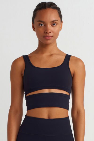 Parçalı ve Pedli Crop Top Siyah