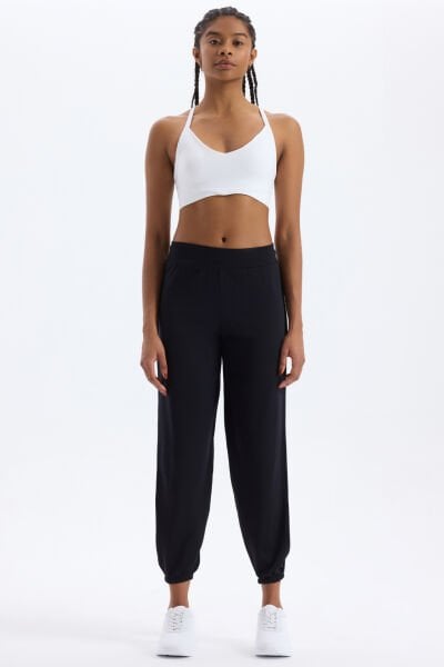 Paça Lastikli Yanları Yırtmaçlı Pantolon Siyah