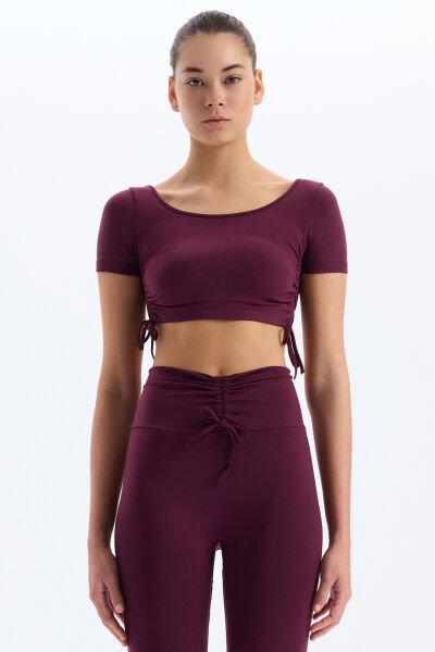 Bağcıklı Yanlardan Büzgülü Crop Top Mürdüm