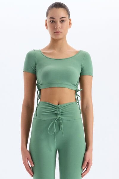 Bağcıklı Yanlardan Büzgülü Crop Top Çağla