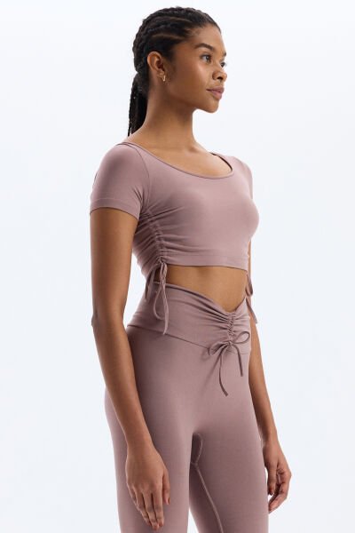 Bağcıklı Yanlardan Büzgülü Crop Top Mocha