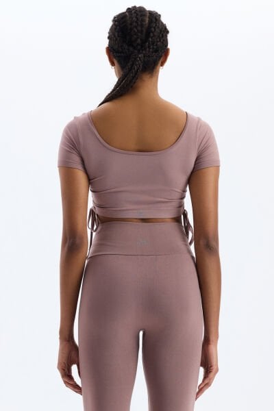 Bağcıklı Yanlardan Büzgülü Crop Top Mocha