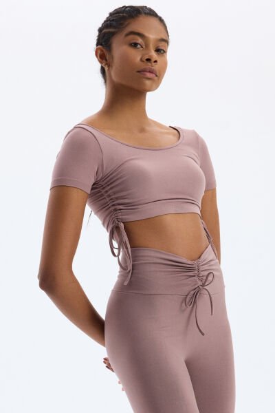 Bağcıklı Yanlardan Büzgülü Crop Top Mocha