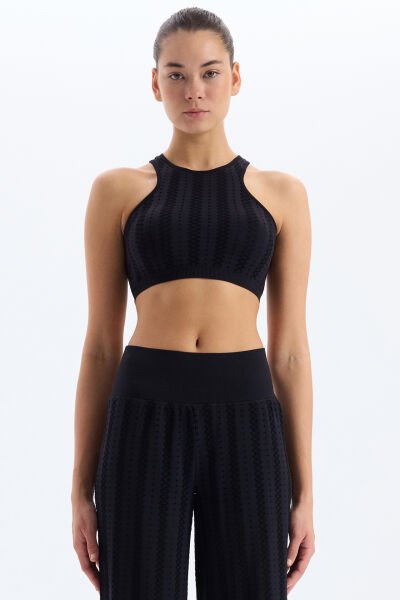 Jakarlı Delik Desenli Halter Yaka Sporcu Sütyeni Siyah