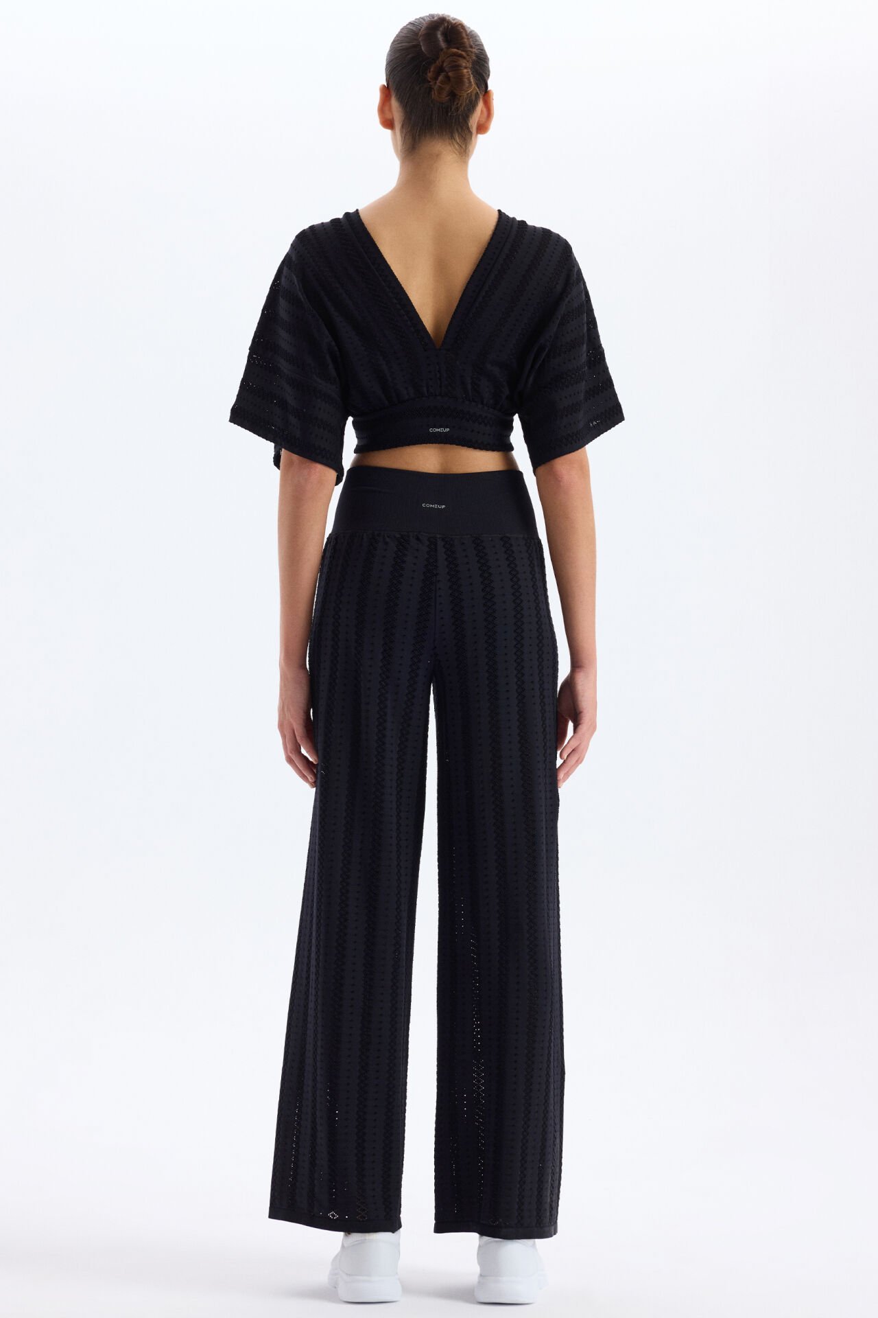 Jakarlı Delik Desenli Şortlu Pantolon Siyah