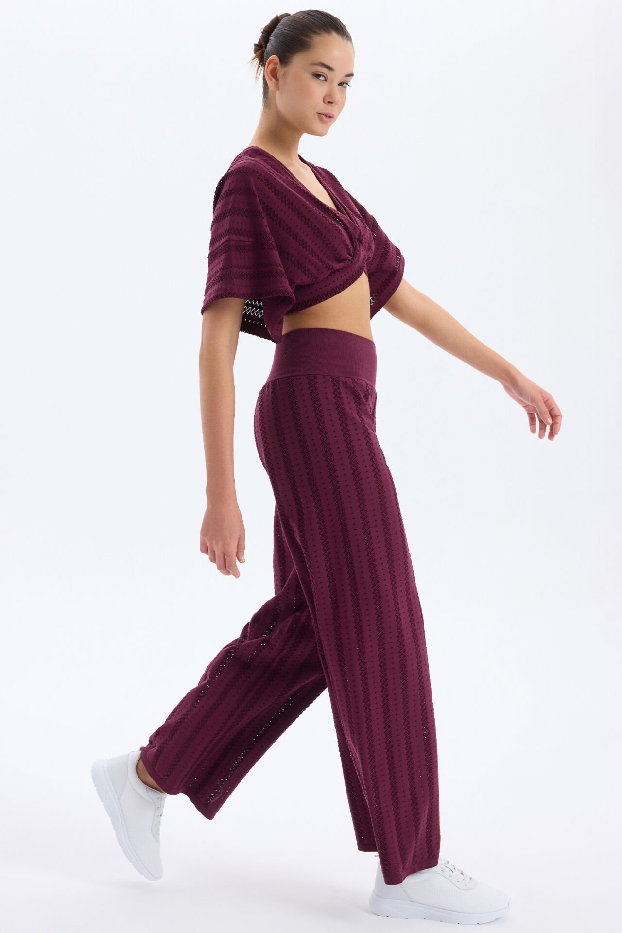 Jakarlı Delik Desenli Şortlu Pantolon Mürdüm