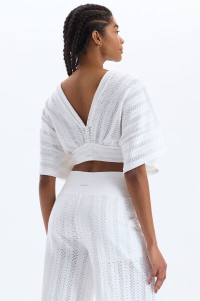 Jakarlı Delik Desenli Yarasa Kol Crop Top Beyaz