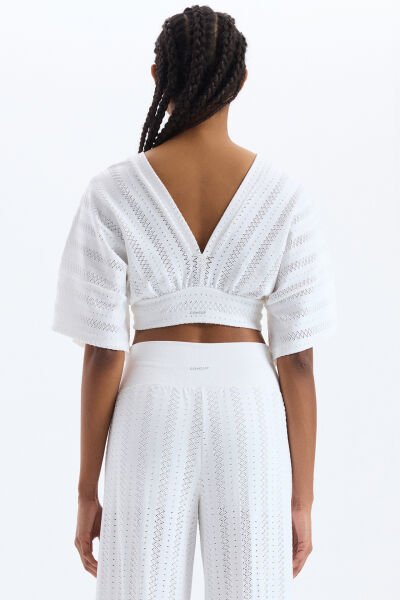 Jakarlı Delik Desenli Yarasa Kol Crop Top Beyaz