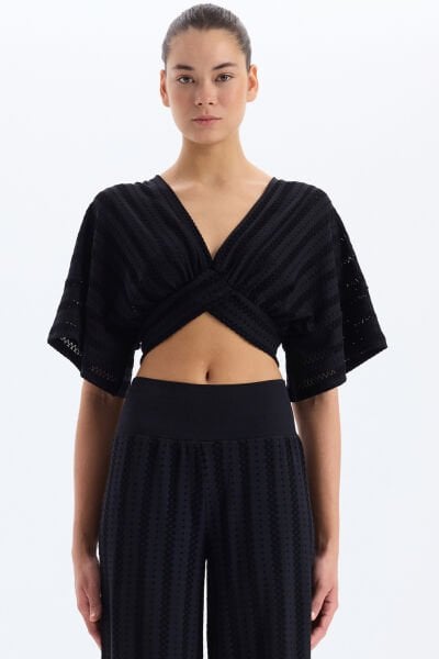 Jakarlı Delik Desenli Yarasa Kol Crop Top Siyah