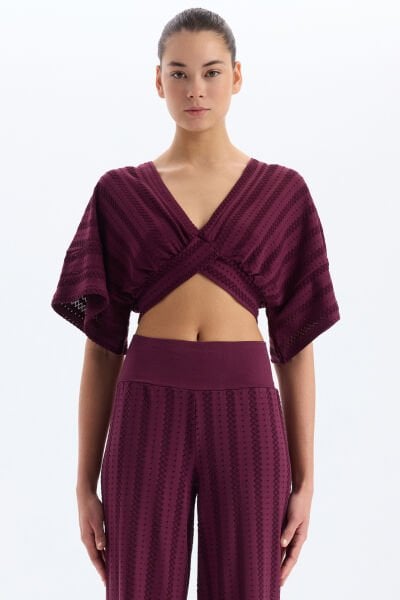 Jakarlı Delik Desenli Yarasa Kol Crop Top Mürdüm